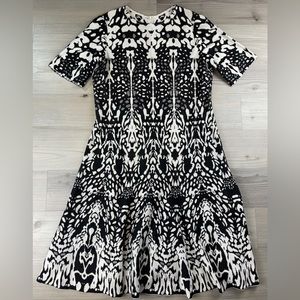 St. John Black & White Knit Short Sleeve Fit & Flare Dress Sz. 4